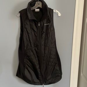 Long sleeveless Columbia vest